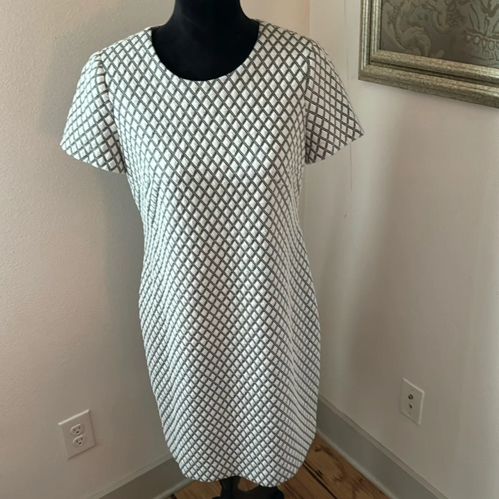 Calvin Klein lightly quilted White House geometric shift dress Sz 8‎